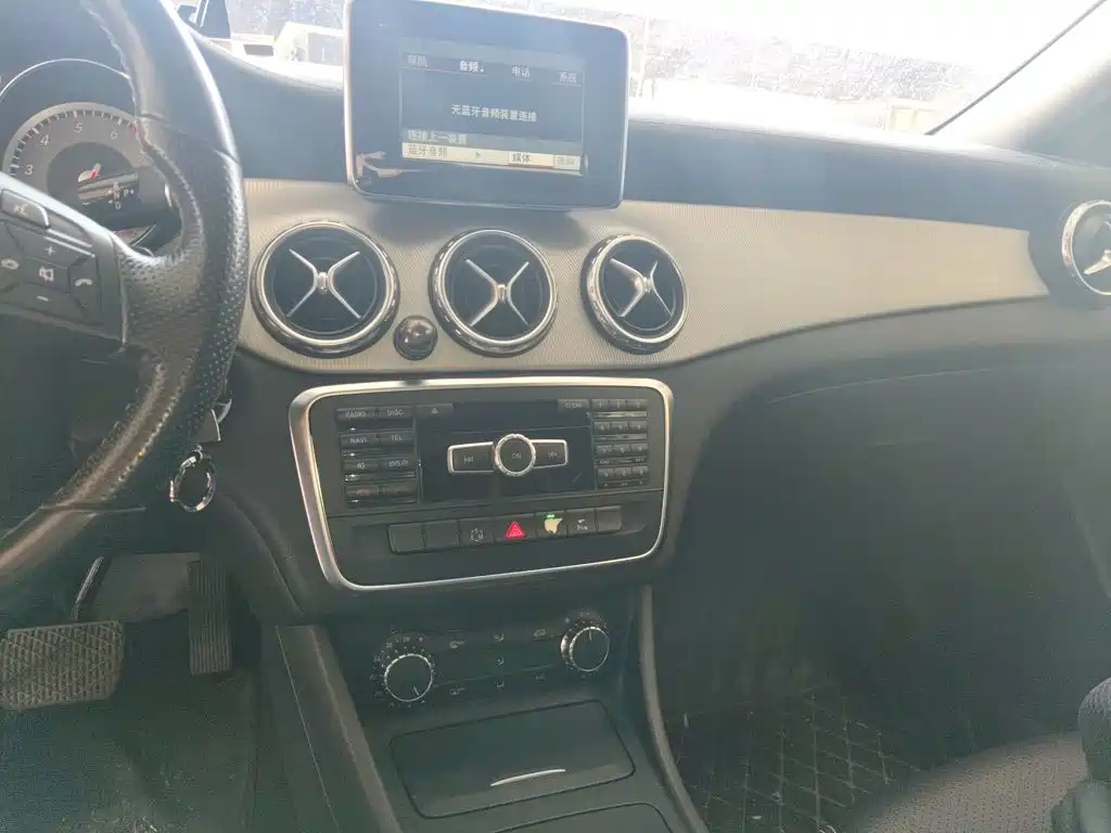 Mercedes-Benz GLA 2015 — фото 9