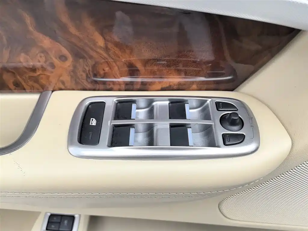 Jaguar XF 2014 — фото 9