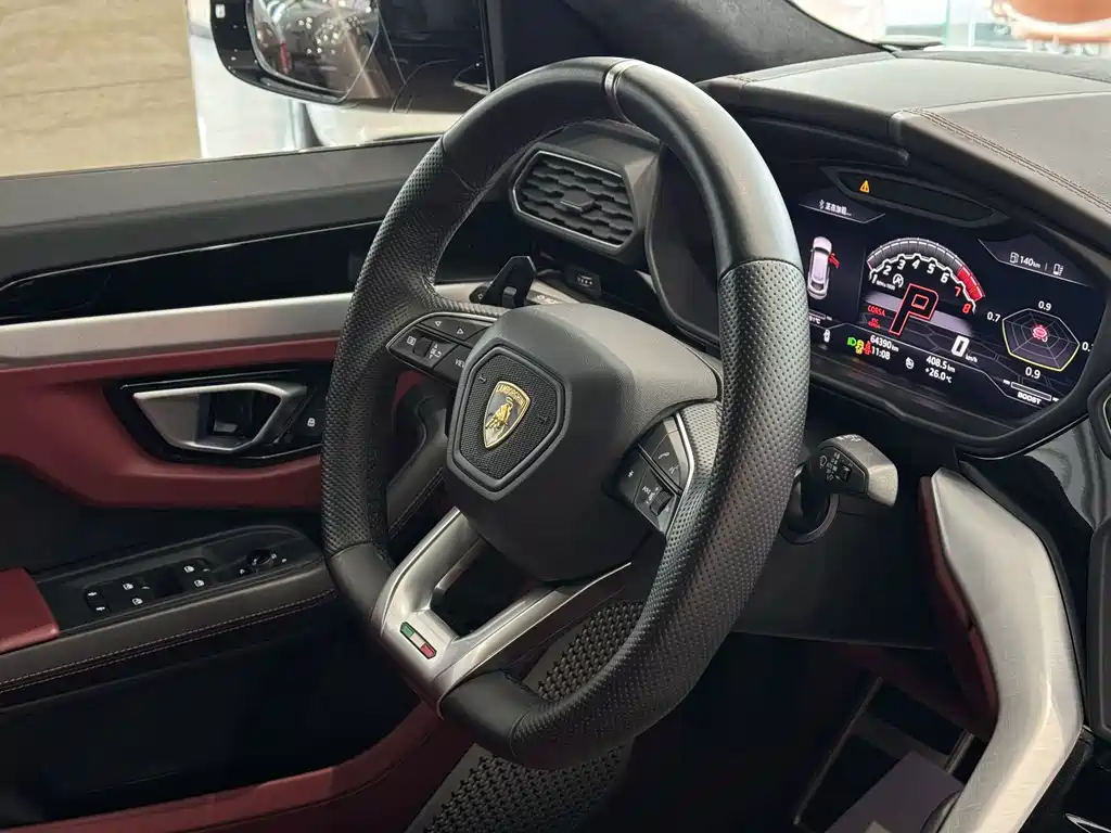 Lamborghini Urus 2018 — фото 21