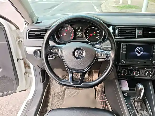Volkswagen Sagitar 2019
