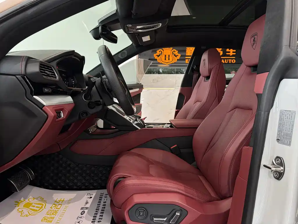 Lamborghini Urus 2018 — фото 11