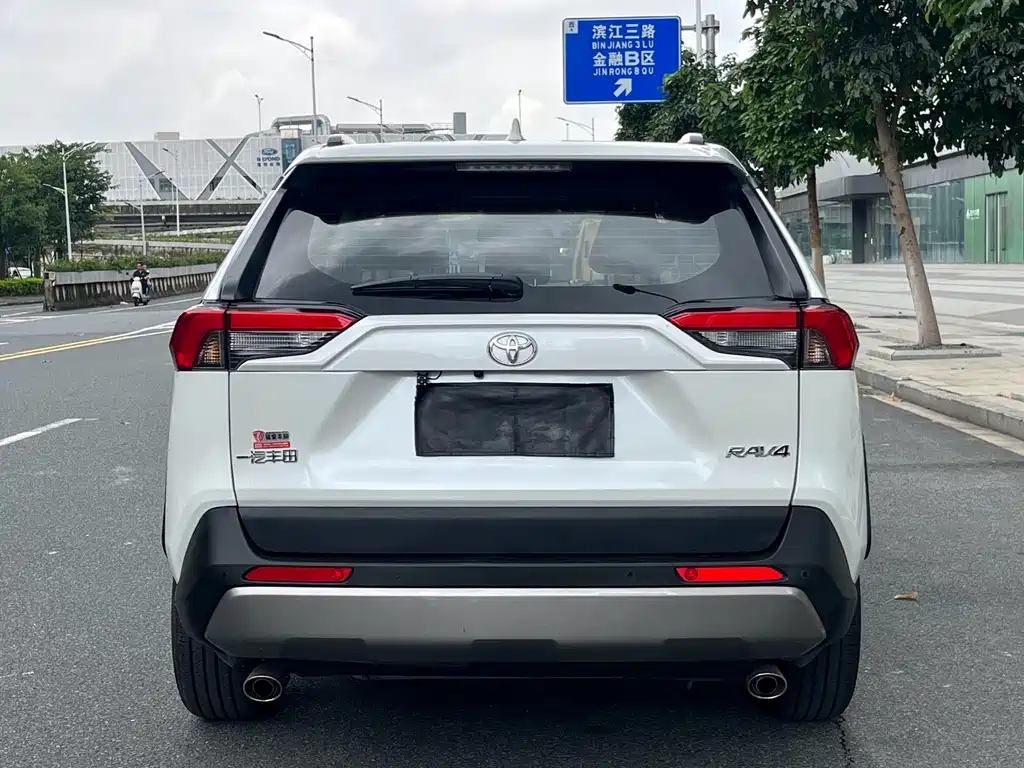 Toyota RAV4 2024 — фото 4