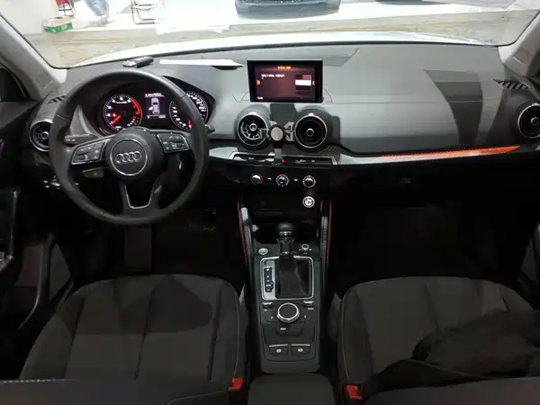Audi Q2L 2019