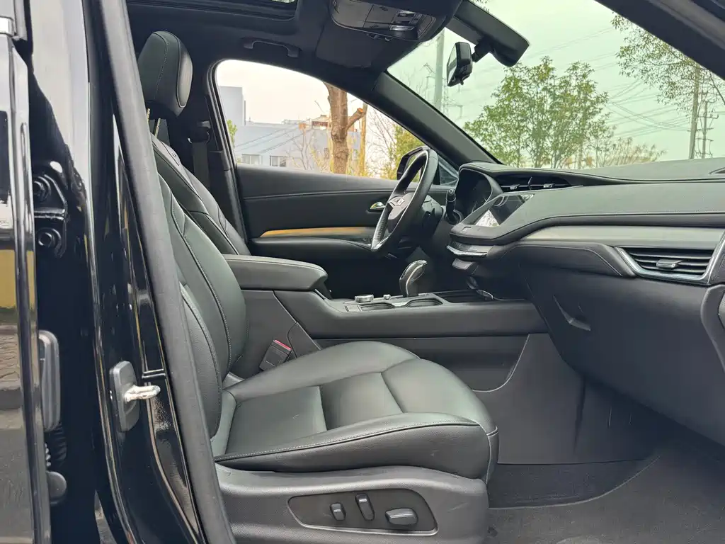 Cadillac XT4 2019 — фото 19
