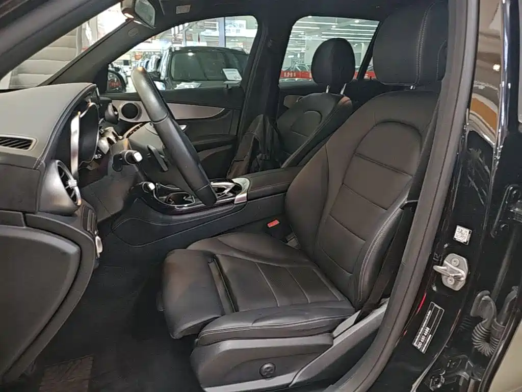 Mercedes-Benz GLC 2018 — фото 11