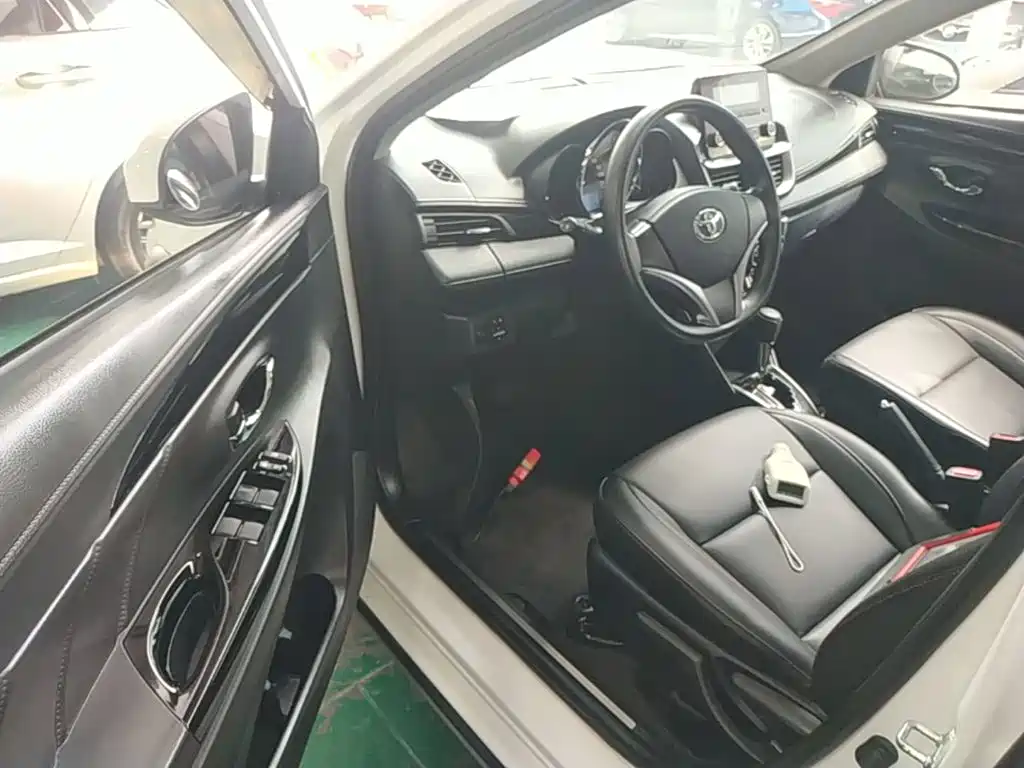 Toyota Yaris L 2021 — фото 12