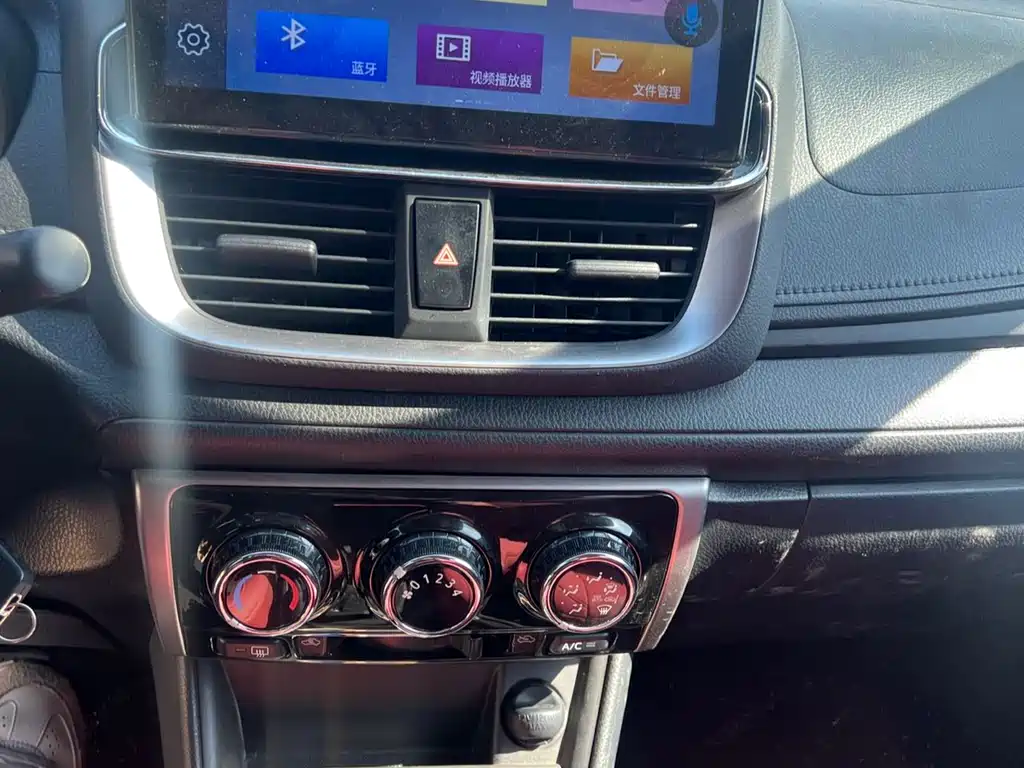 Toyota Yaris L 2022 — фото 12