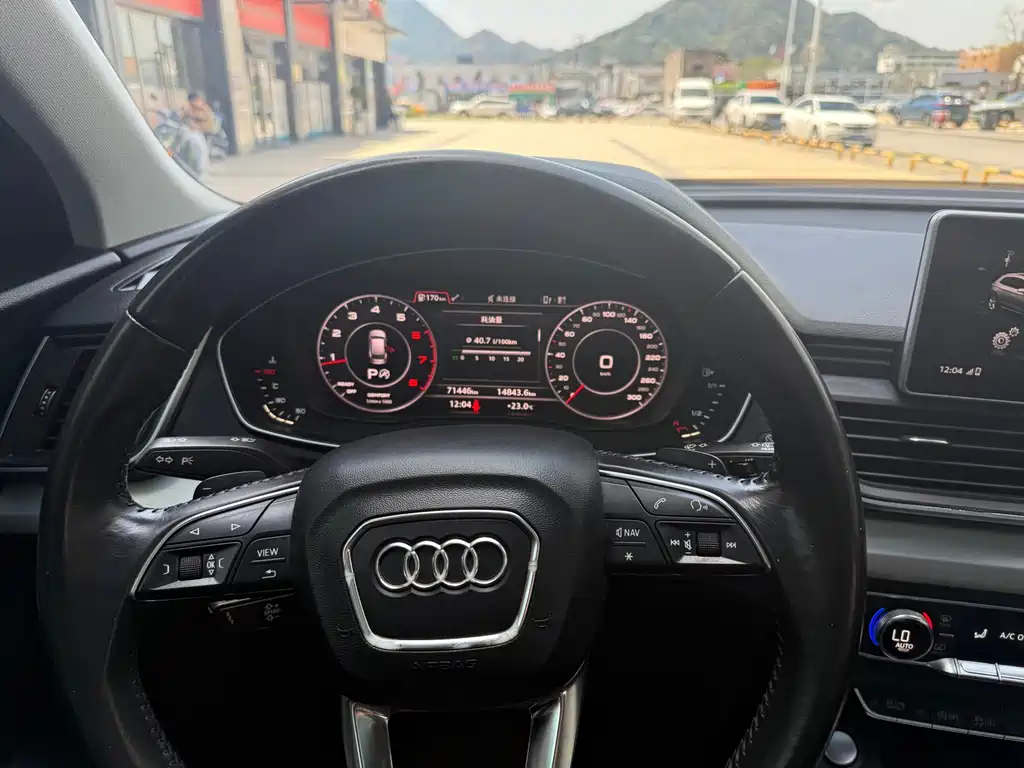 Audi Q5L 2018 — фото 17