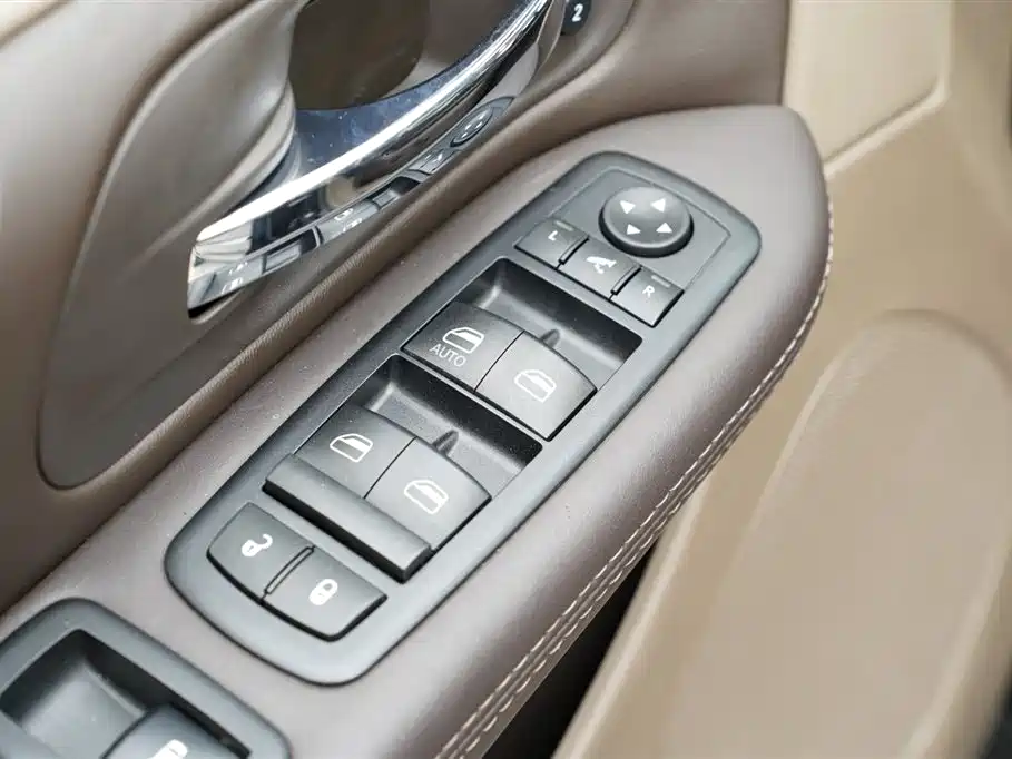 Chrysler Grand Voyager 2017 — фото 14
