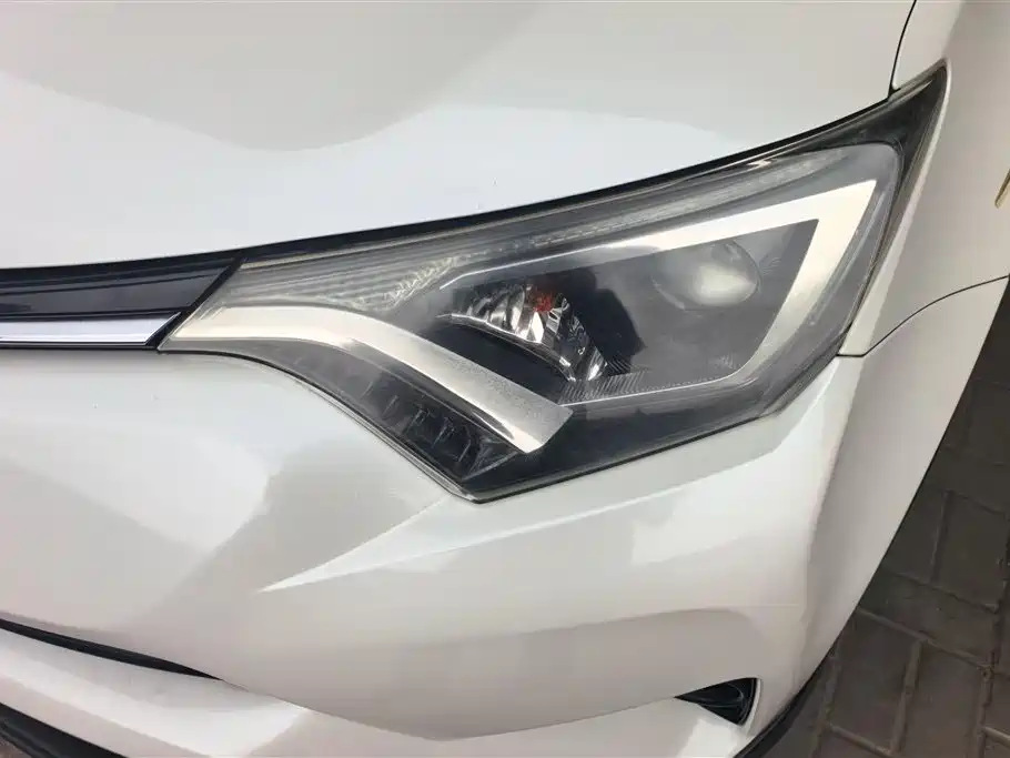 Toyota RAV4 2017 — фото 5
