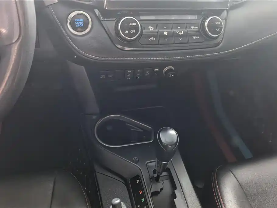 Toyota RAV4 2017 — фото 16