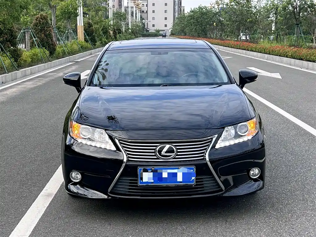 Lexus ES 2014 — фото 2