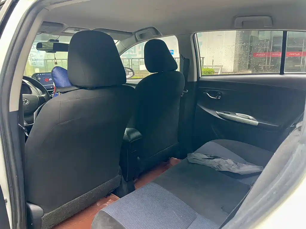 Toyota Yaris L 2015 — фото 11