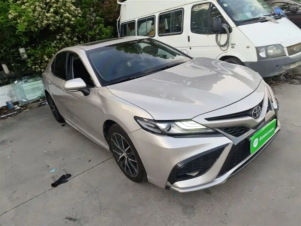 Toyota Camry 2022 — фото 4