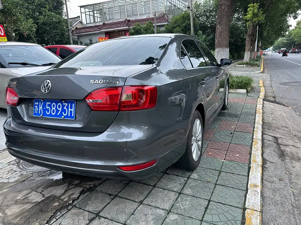 Volkswagen Sagitar 2014