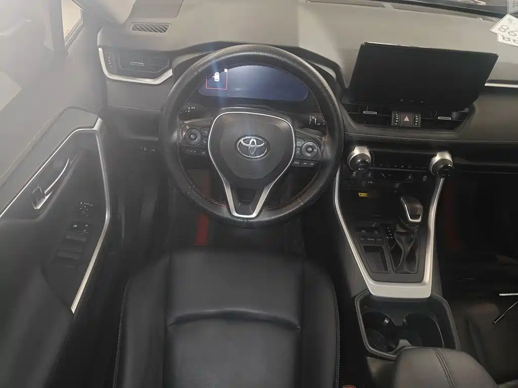 Toyota RAV4 2023 — фото 11