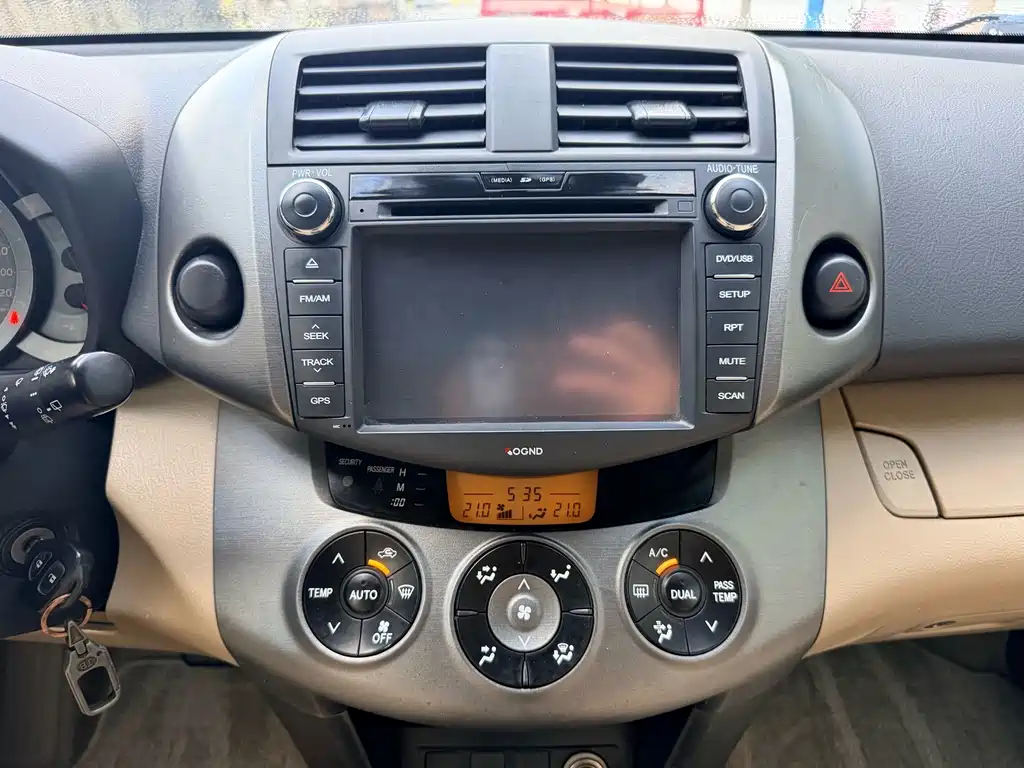 Toyota RAV4 2013 — фото 13