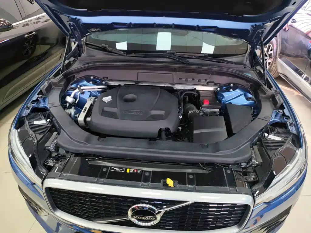 Volvo XC60 2018 — фото 13
