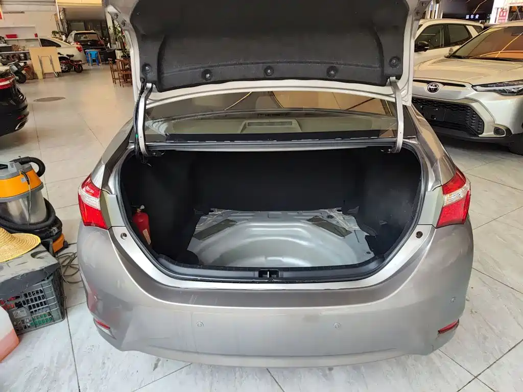 Toyota Corolla 2015 — фото 12