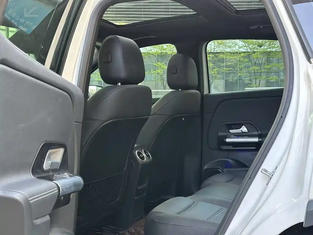 Mercedes-Benz GLA 2025 — фото 13