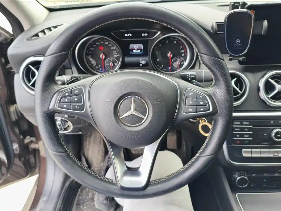 Mercedes-Benz GLA 2017 — фото 15