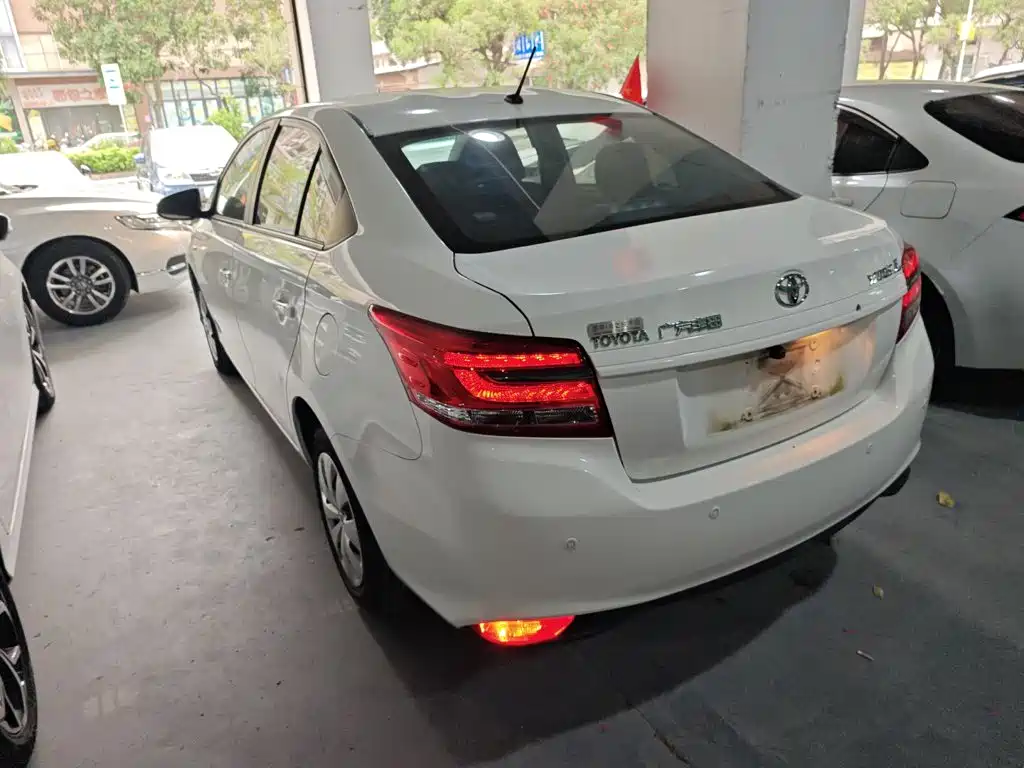 Toyota Yaris L 2021 — фото 23
