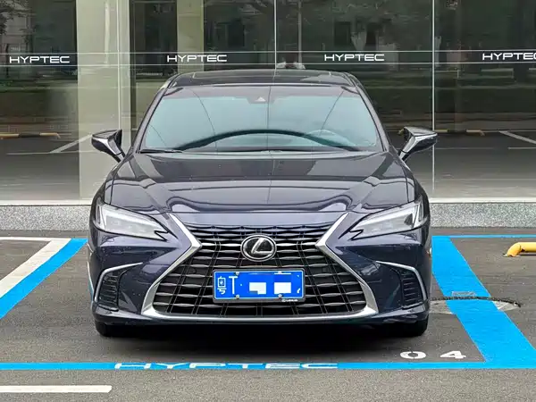 Lexus ES 2025