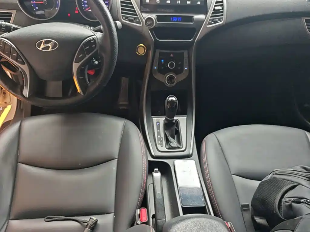 Hyundai Elantra 2016 — фото 14
