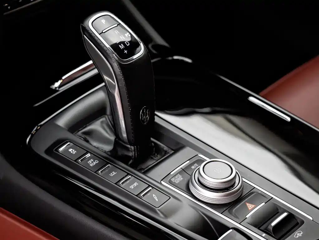 Maserati Levante 2021 — фото 20