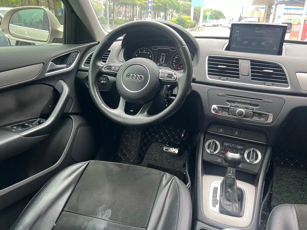 Audi Q3 2015 — фото 12