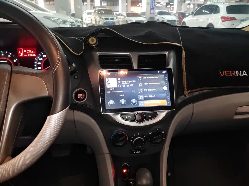 Hyundai Verna 2015 — фото 13