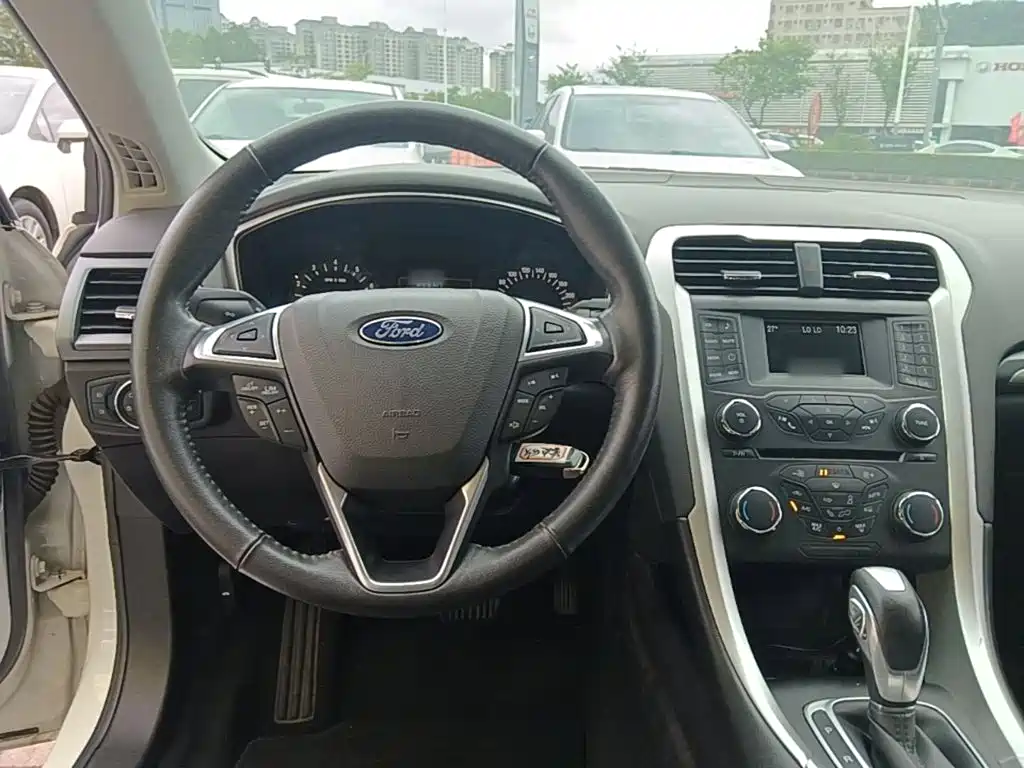 Ford Mondeo 2016 — фото 17