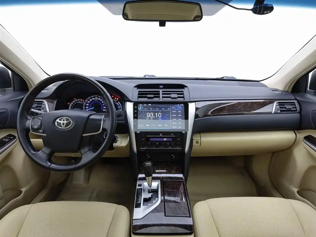 Toyota Camry 2016 — фото 5
