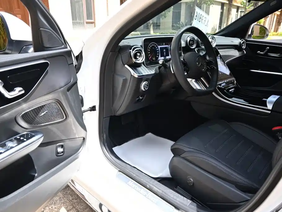 Mercedes-Benz C-Class 2025 — фото 12