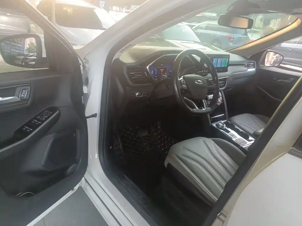 Ford Escape 2020 — фото 12