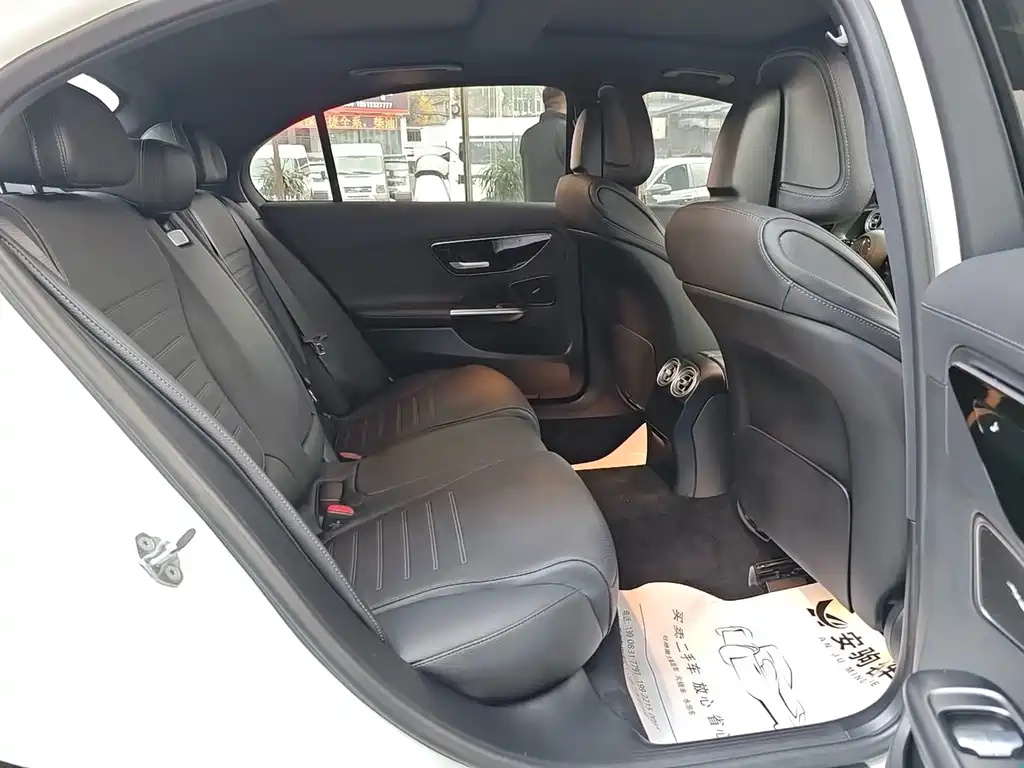 Mercedes-Benz C-Class 2025 — фото 16