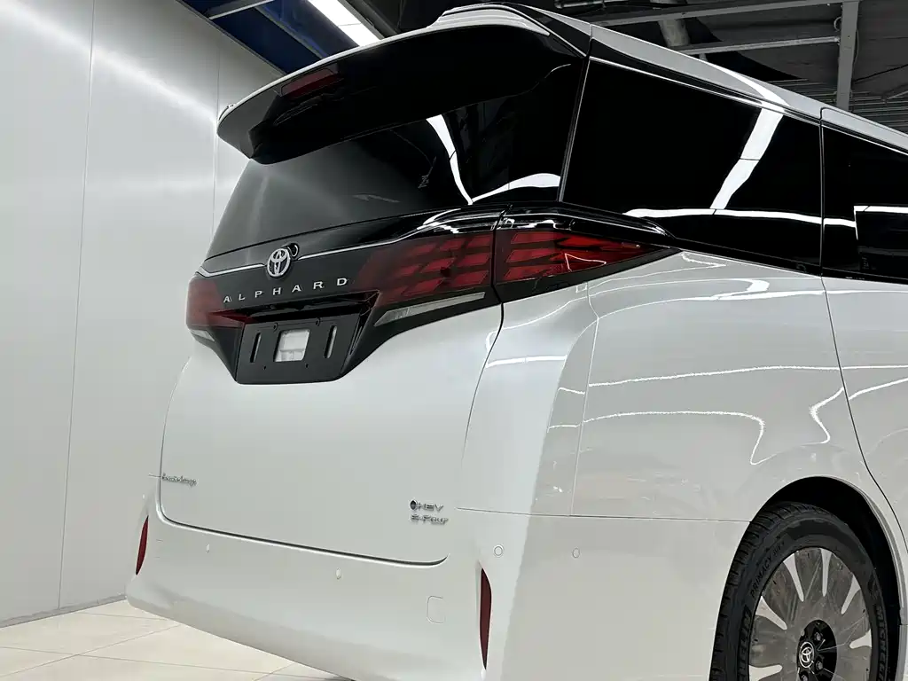 Toyota Alphard — фото 5