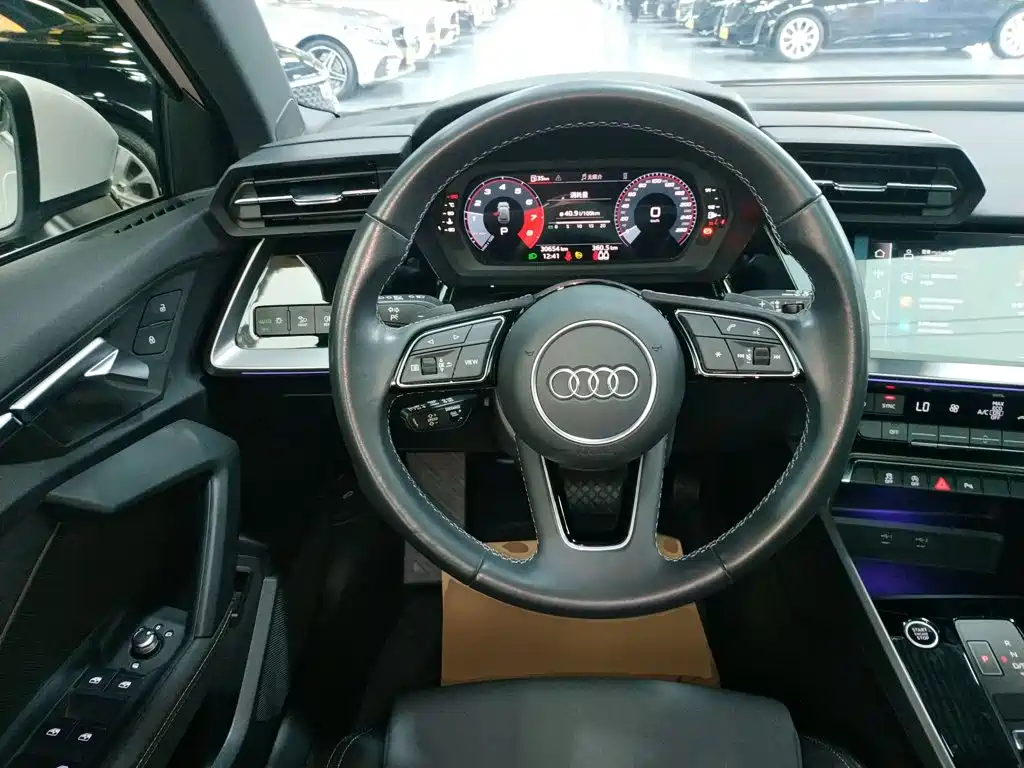 Audi A3 2024 — фото 11