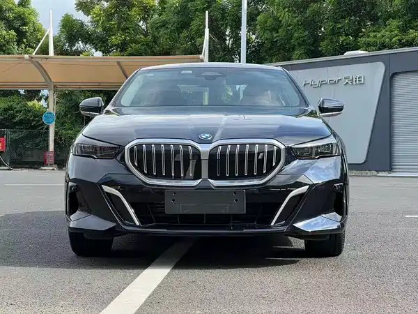 BMW i5 2025