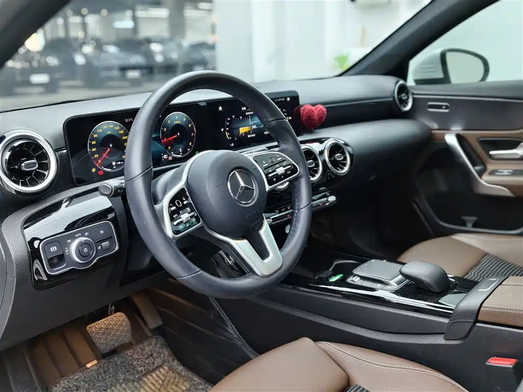 Mercedes-Benz A-Class 2022 — фото 7