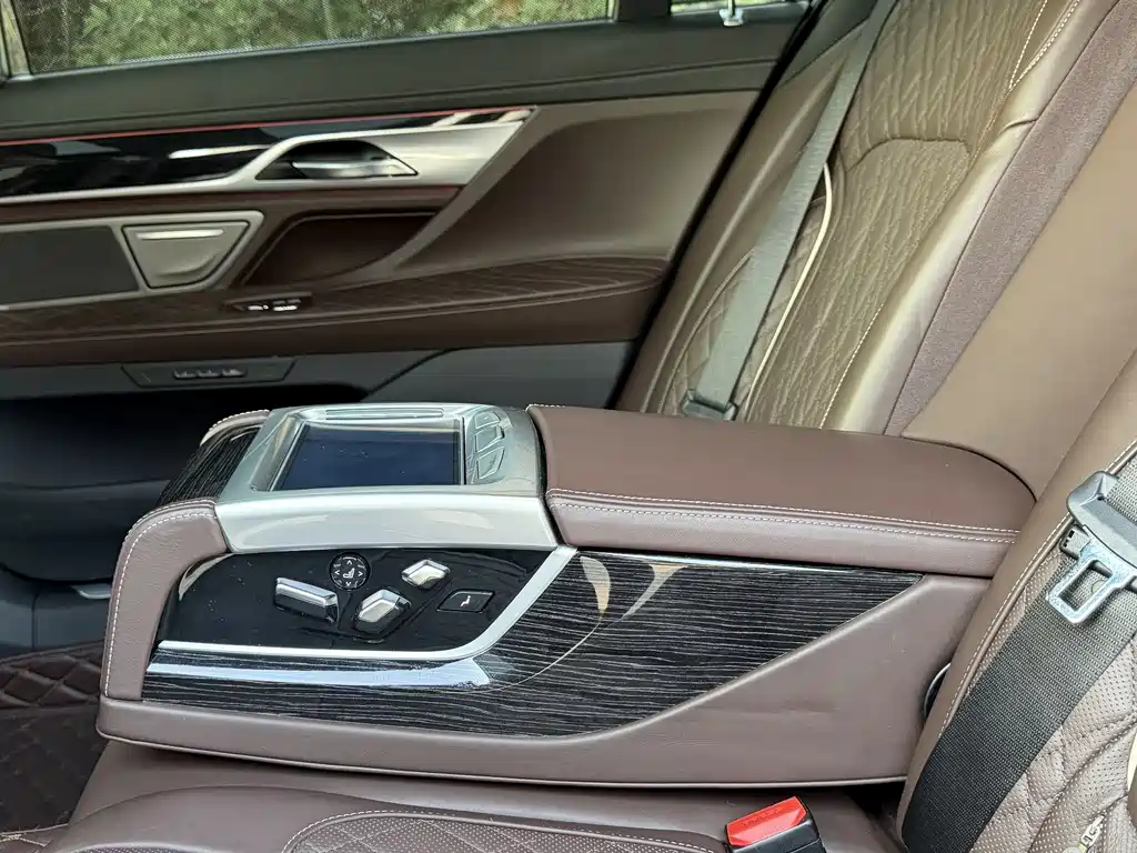 BMW 7 Series 2020 — фото 12