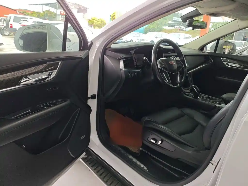 Cadillac XT5 2019 — фото 12