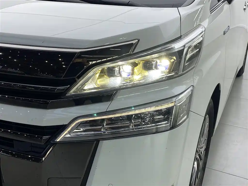 Toyota Vellfire 2023 — фото 11