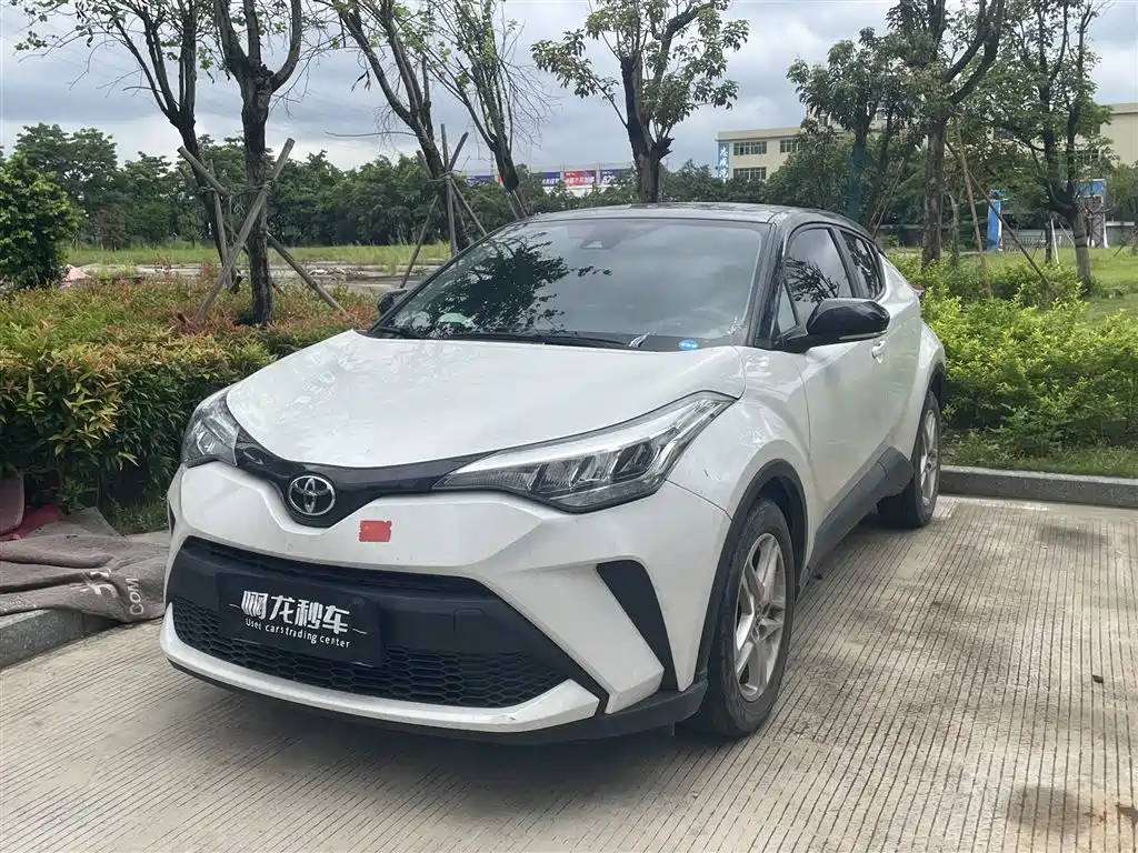 Toyota C-HR 2022 — фото 1