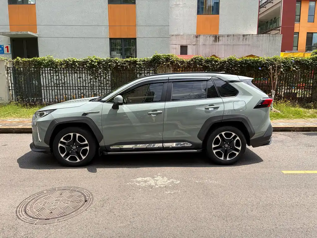 Toyota RAV4 2019 — фото 4