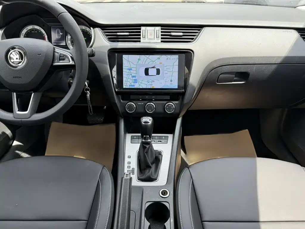Skoda Octavia 2022 — фото 18