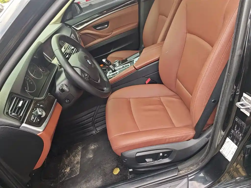 BMW 5 Series 2015 — фото 11