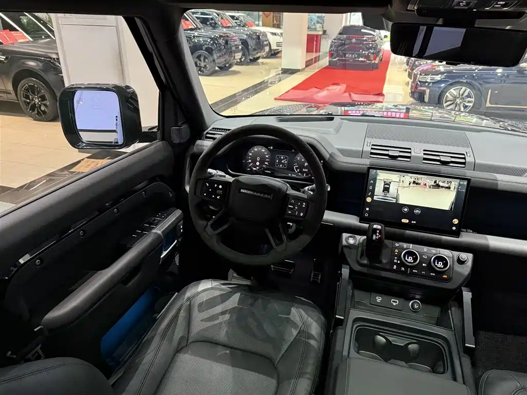 Land Rover Defender 2024 — фото 24