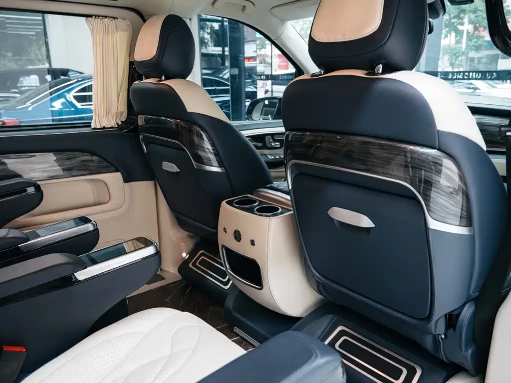 Mercedes-Benz V-Class 2020 — фото 19