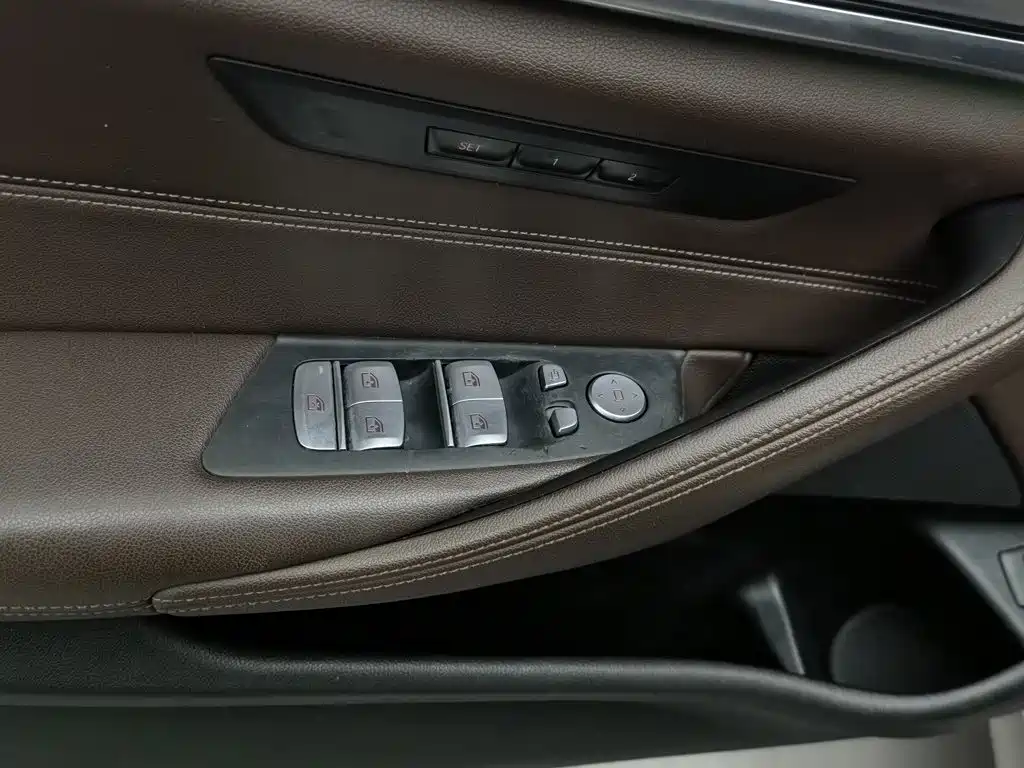 BMW 5 Series 2020 — фото 9